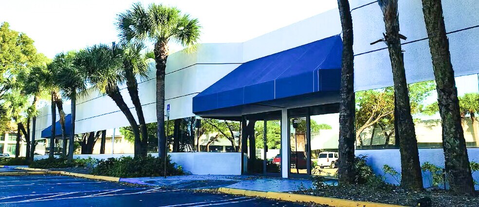 2862-2898 NW 79th Ave, Miami, FL for lease - Building Photo - Image 1 of 15