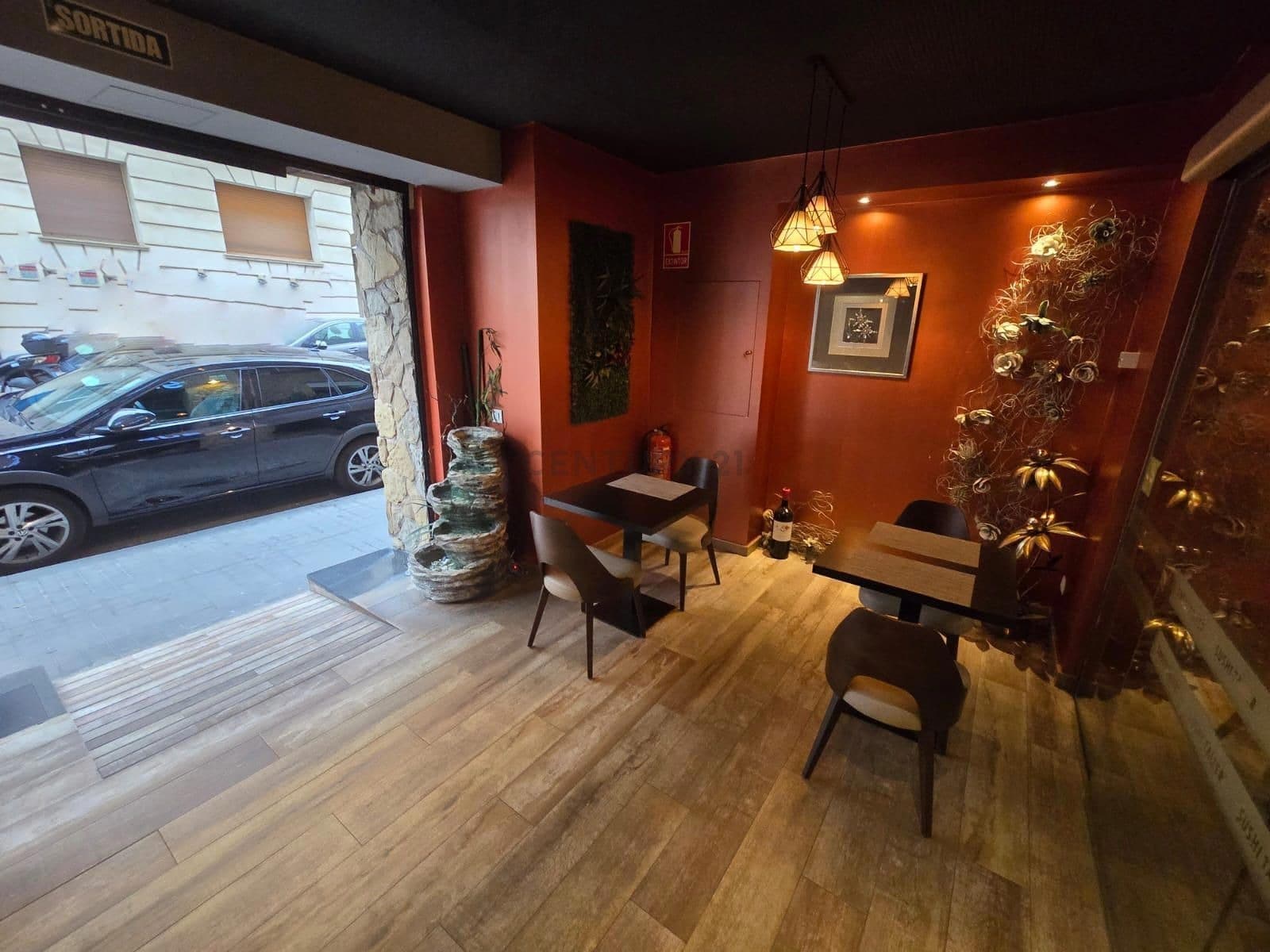 Retail in Barcelona, Barcelona for lease Interior Photo- Image 1 of 12