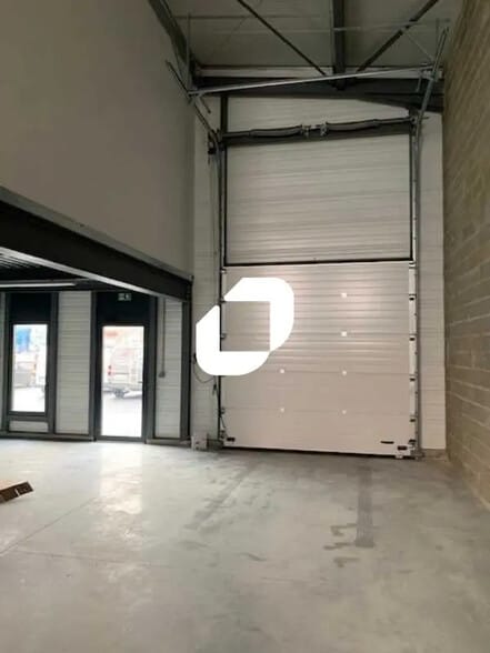 Flex in Beychac-et-Caillau for lease - Interior Photo - Image 2 of 5