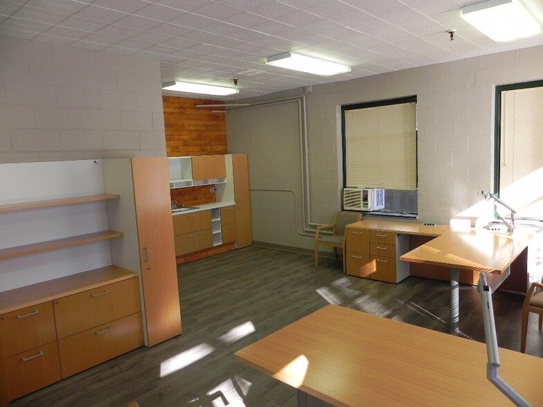 488 Derby Ave, West Haven, CT for lease - Building Photo - Image 2 of 3