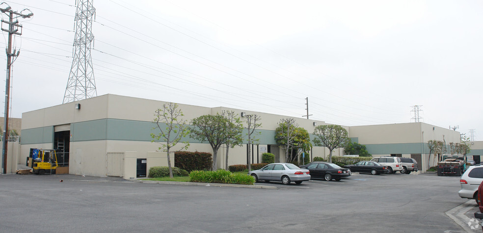 13206 Estrella Ave, Gardena, CA for lease - Primary Photo - Image 1 of 3