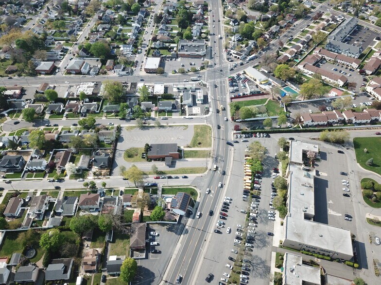 651 Newbridge Rd, East Meadow, NY 11554 Former Double DriveThrough