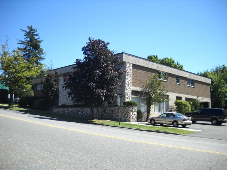 180 E Central Ave, Pearl River, NY for lease - Building Photo - Image 3 of 11