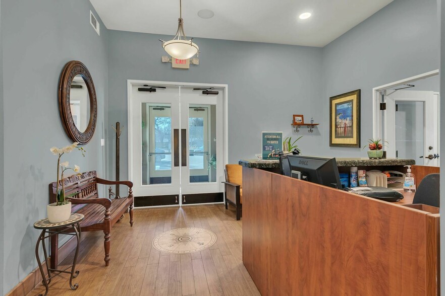 1321 W Randol Mill Rd, Arlington, TX for lease - Interior Photo - Image 3 of 12