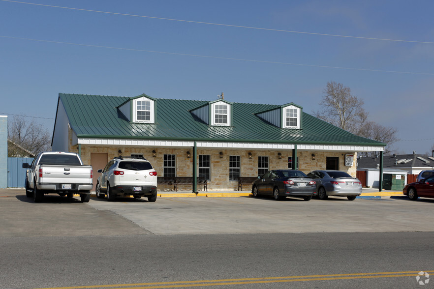 209 E Walnut St, Tecumseh, OK for sale - Building Photo - Image 2 of 10