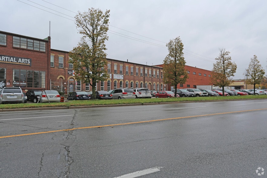 222 Islington Ave, Toronto, ON for sale - Primary Photo - Image 1 of 1
