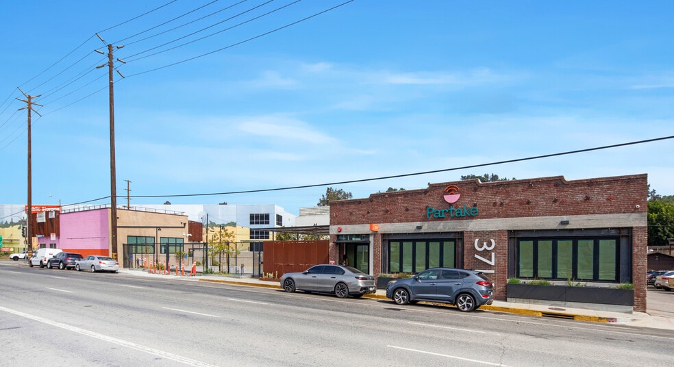 3716 Eagle Rock Blvd, Los Angeles, CA for lease - Building Photo - Image 1 of 6