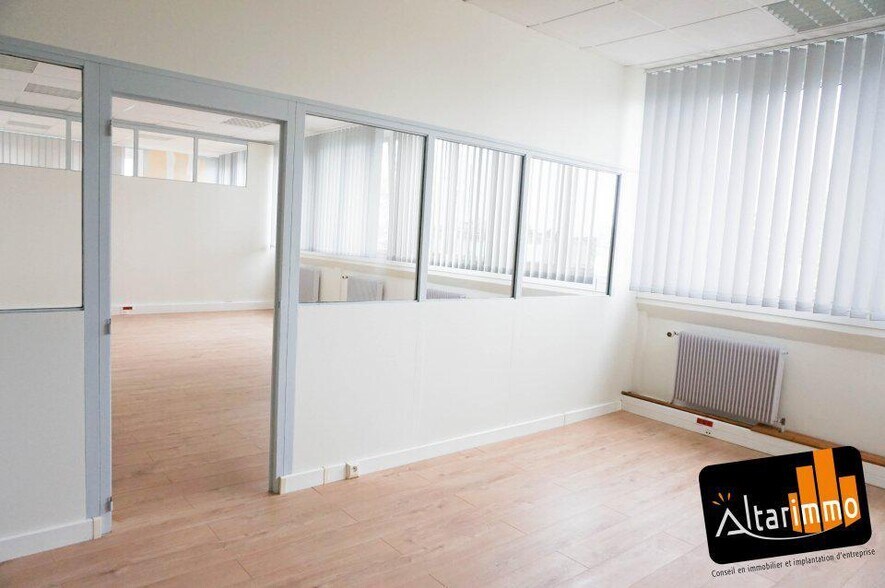 Office in Lucé for lease - Interior Photo - Image 1 of 4