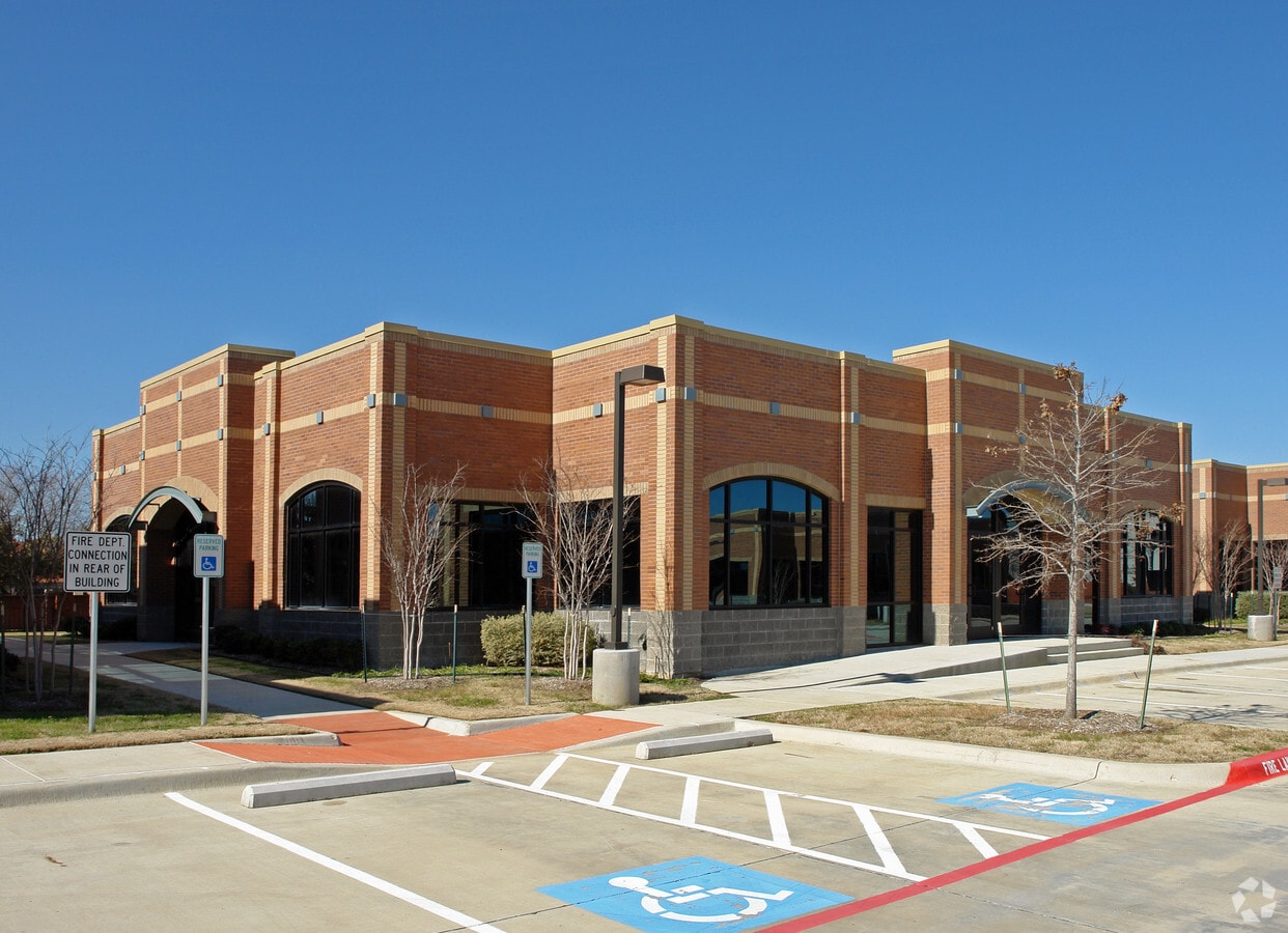 8820 N MacArthur Blvd, Irving, TX 75063