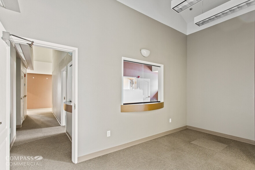 2698 NE Courtney Dr, Bend, OR for lease - Building Photo - Image 2 of 33