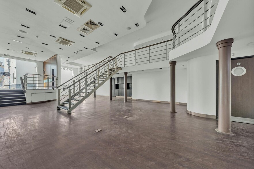 28 Jamestown Rd, London for lease - Interior Photo - Image 2 of 17