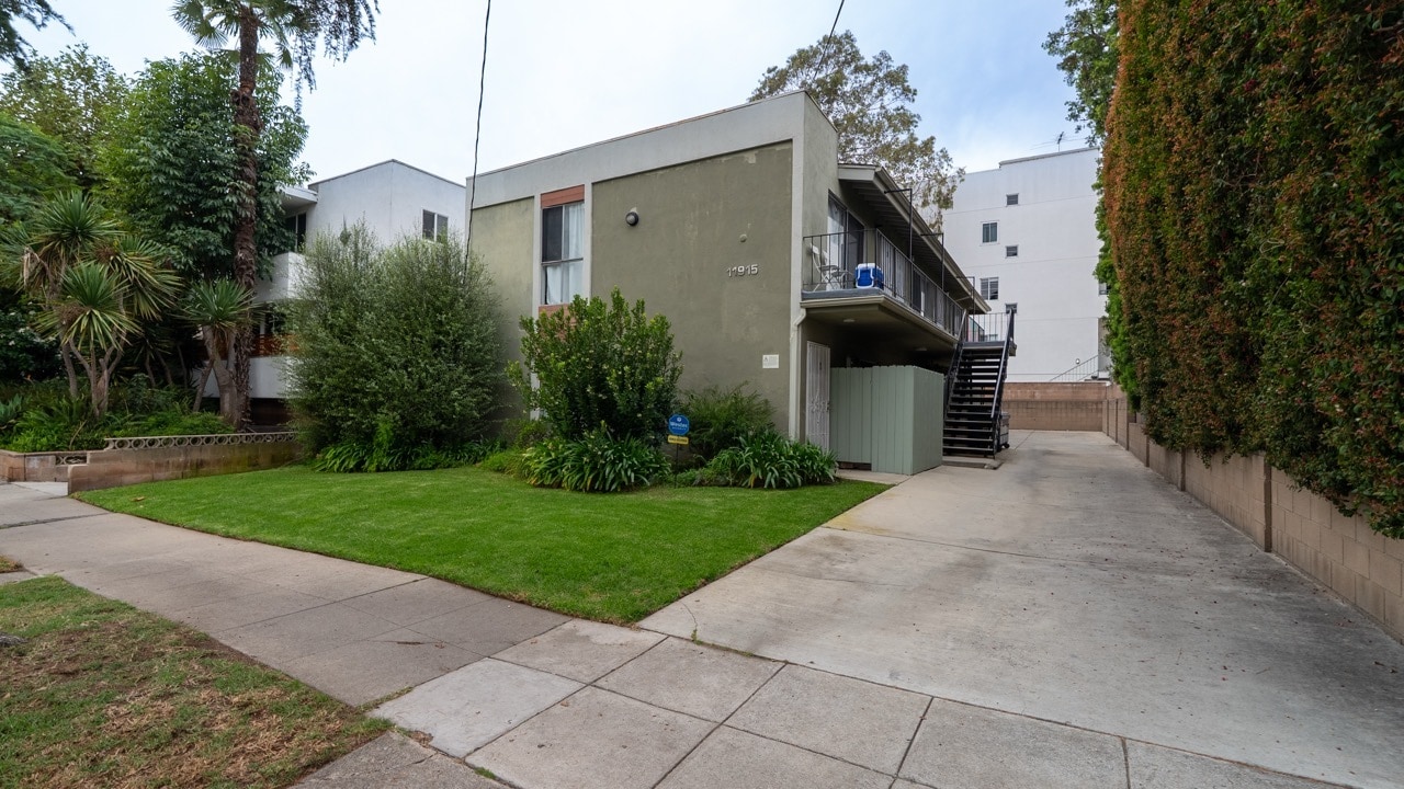 11915 Kiowa Ave, Los Angeles, CA for sale Building Photo- Image 1 of 27