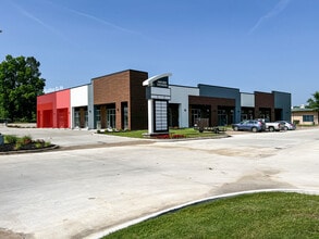 1395 E Henri De Tonti Blvd, Springdale, AR for lease Building Photo- Image 2 of 3