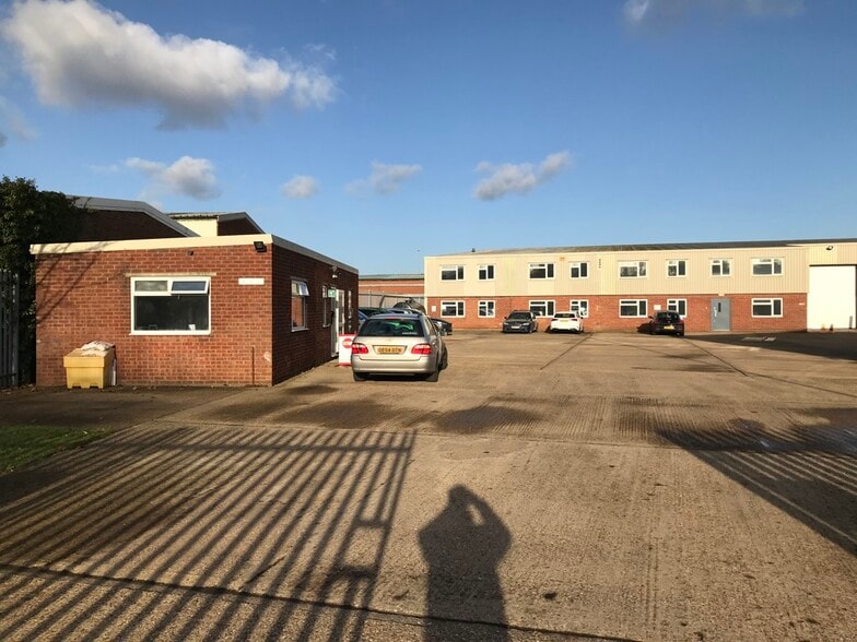 1 Borough Rd, Brackley for lease - Building Photo - Image 2 of 3