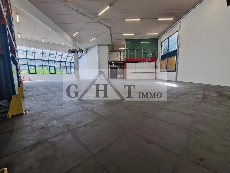 Industrial in La Courneuve for lease - Interior Photo - Image 2 of 14