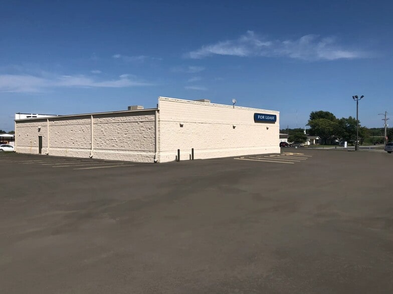 1714 S National Ave, Fort Scott, KS for lease - Building Photo - Image 2 of 4