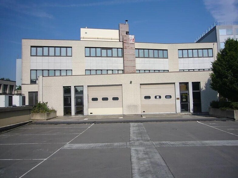 Office in Arcueil for lease - Building Photo - Image 2 of 9