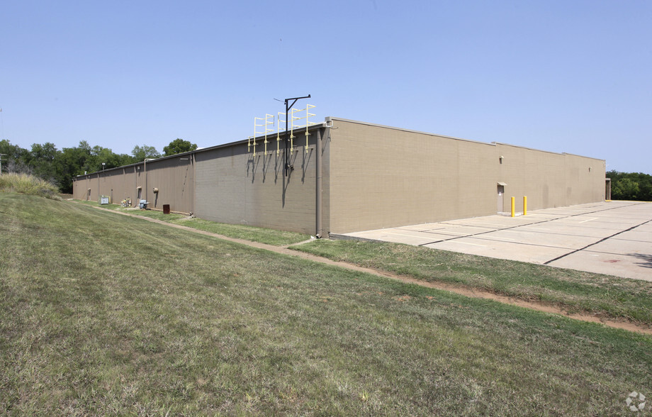 1004 N Broadway St, Cleveland, OK for lease - Building Photo - Image 2 of 7