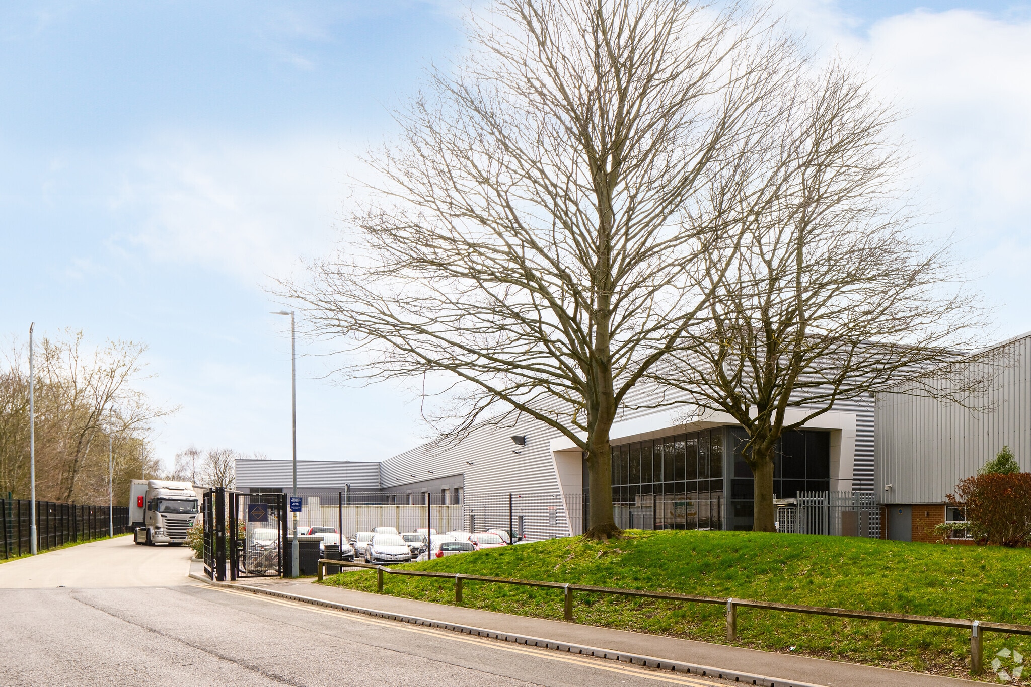 Spitfire Way, Hounslow for lease Primary Photo- Image 1 of 4