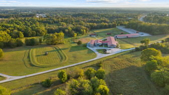 Flat Rock Farms - Motel