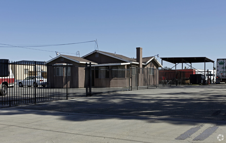 10193 Live Oak Ave, Fontana, CA for sale - Primary Photo - Image 1 of 1