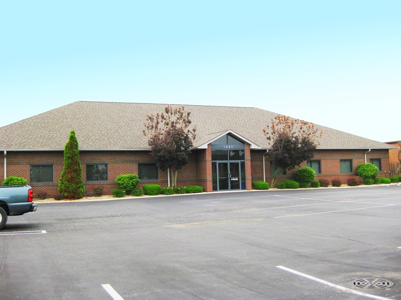 1337 Park Plaza Dr, O'Fallon, IL for lease - Building Photo - Image 1 of 5