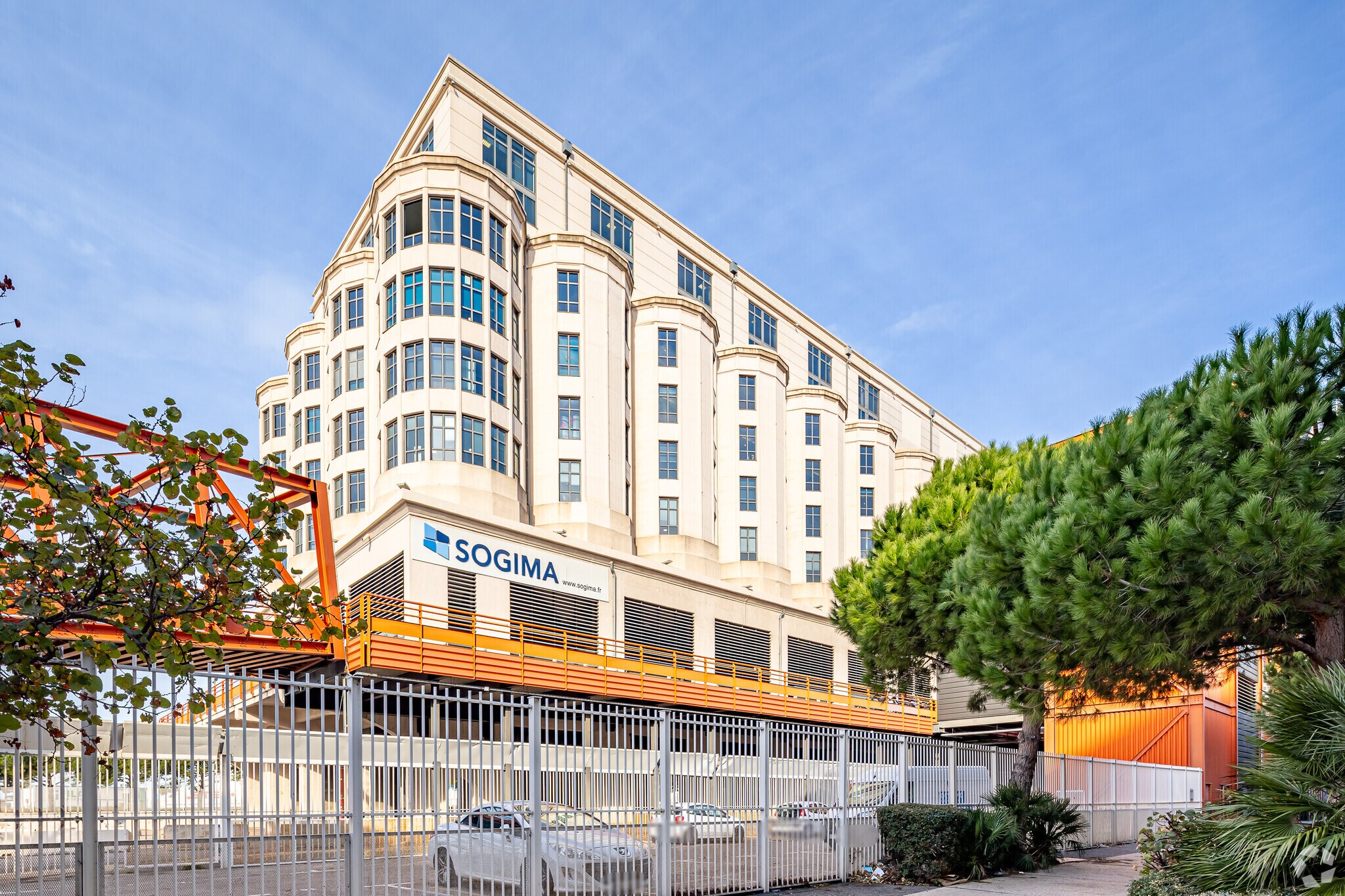 3 Place Henri Verneuil, Marseille for lease Primary Photo- Image 1 of 5