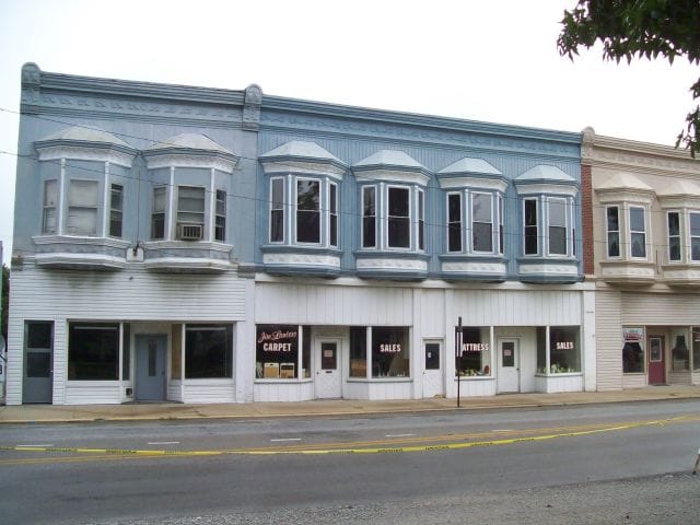 121 E Union Ave, Litchfield, IL for sale - Primary Photo - Image 1 of 36