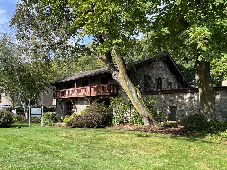 212 Post Rd W, Westport, CT for lease - Building Photo - Image 1 of 12