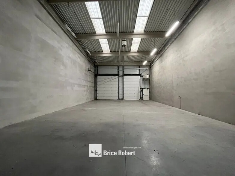 Flex in Saint-Quentin-Fallavier for lease - Interior Photo - Image 2 of 7