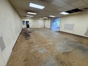 24 W Potomac Pky, Williamsport, MD for lease Interior Photo- Image 1 of 9