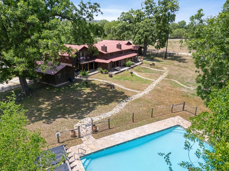 6641 Ranch 1120 Rd, Rio Frio, TX for sale - Building Photo - Image 1 of 36