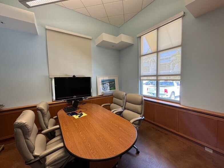 606 9th St N, Naples, FL for lease - Interior Photo - Image 3 of 9