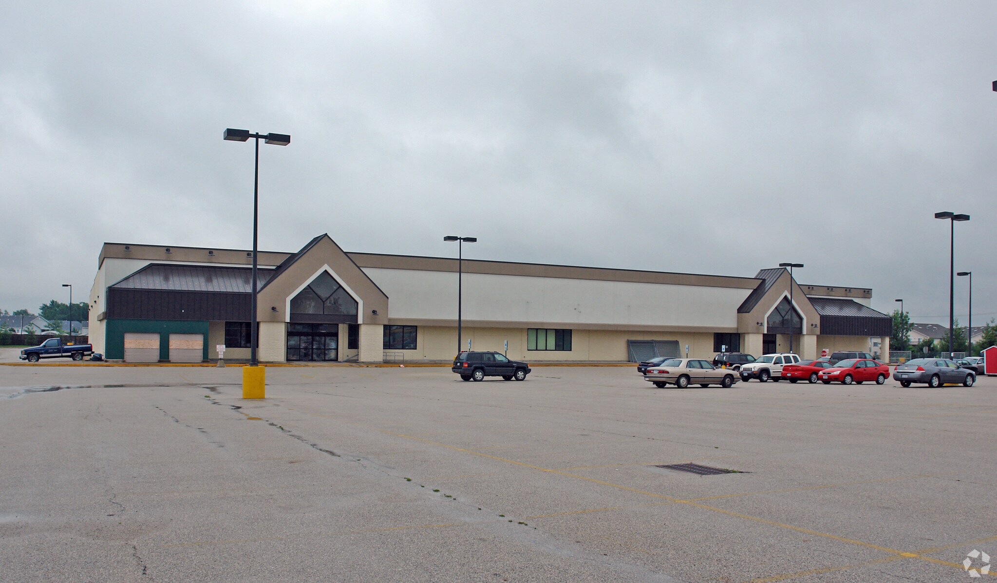 2701 Devils Glen Rd, Bettendorf, IA for sale Primary Photo- Image 1 of 1