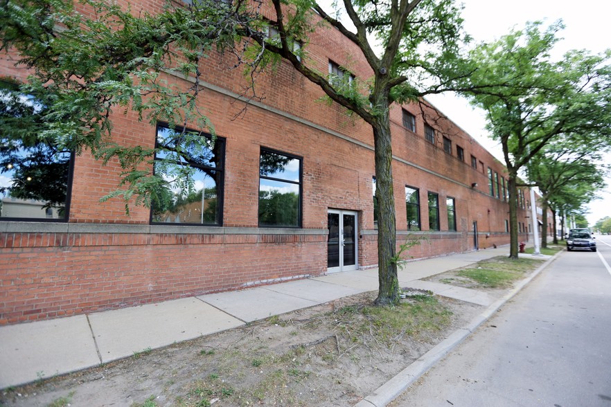 1927 Rosa Parks Blvd, Detroit, MI for lease - Building Photo - Image 3 of 14