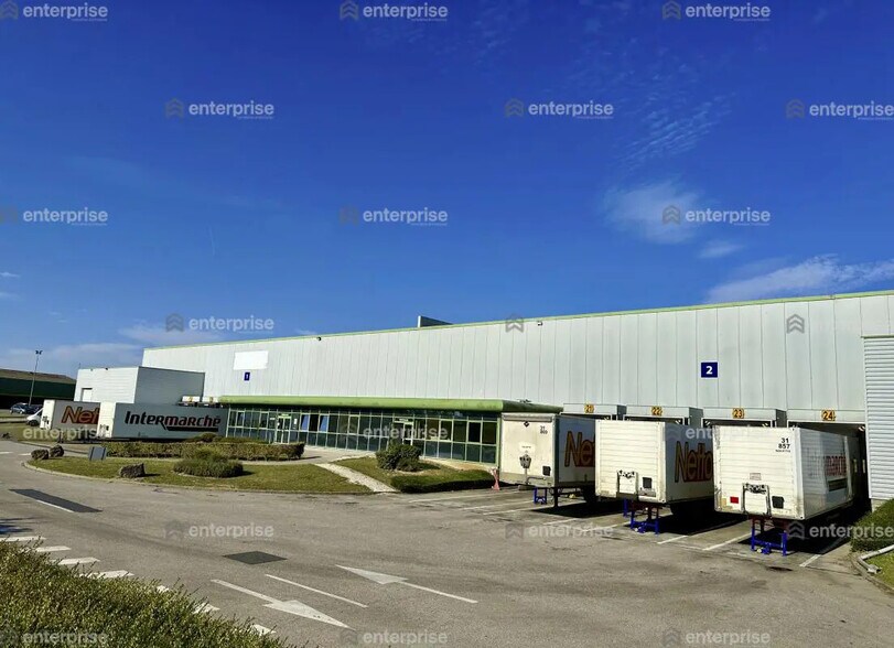 Industrial in Chaulnes for lease - Building Photo - Image 2 of 4