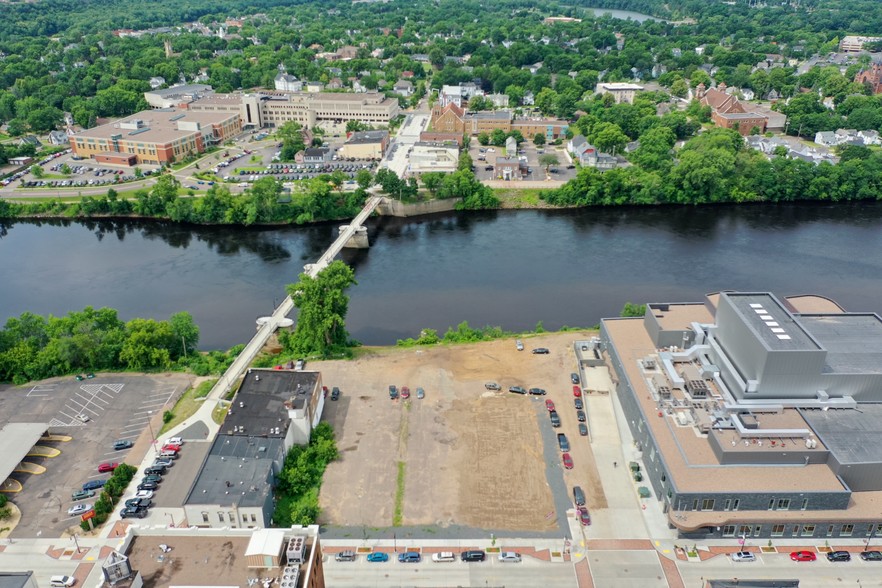 202 Graham Ave, Eau Claire, WI for sale - Aerial - Image 2 of 4