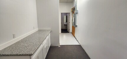 207 W Pine St, Ponchatoula, LA for lease Interior Photo- Image 2 of 5