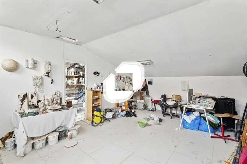 Flex in Romainville for sale - Interior Photo - Image 2 of 13