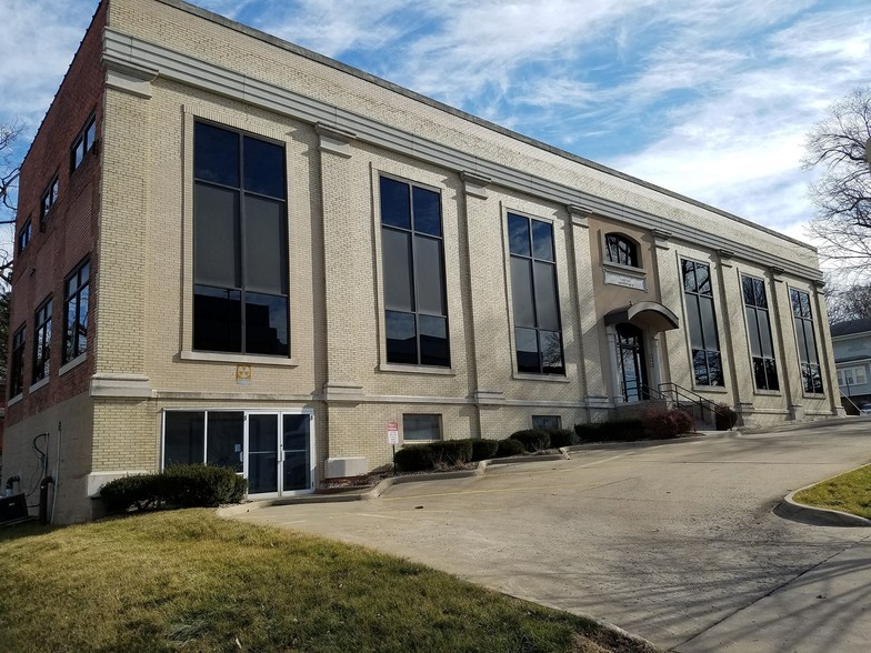 3947 State Line Rd, Kansas City, MO 64111