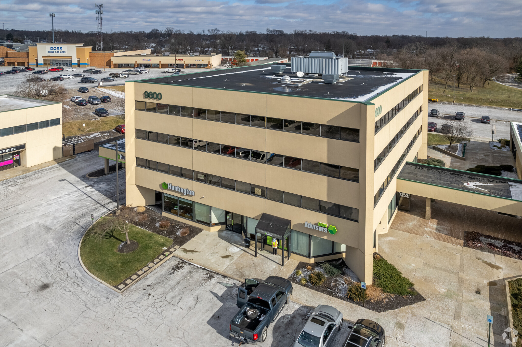 9600 Colerain Ave, Cincinnati, OH 45251 - 9600-9620 Colerain Avenue