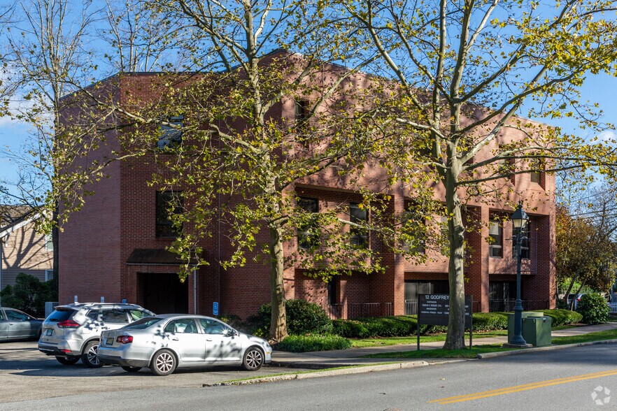 Office in Wilton, CT for sale - Primary Photo - Image 1 of 1