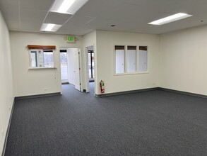 1100 N Main St, Algonquin, IL for lease Interior Photo- Image 1 of 8