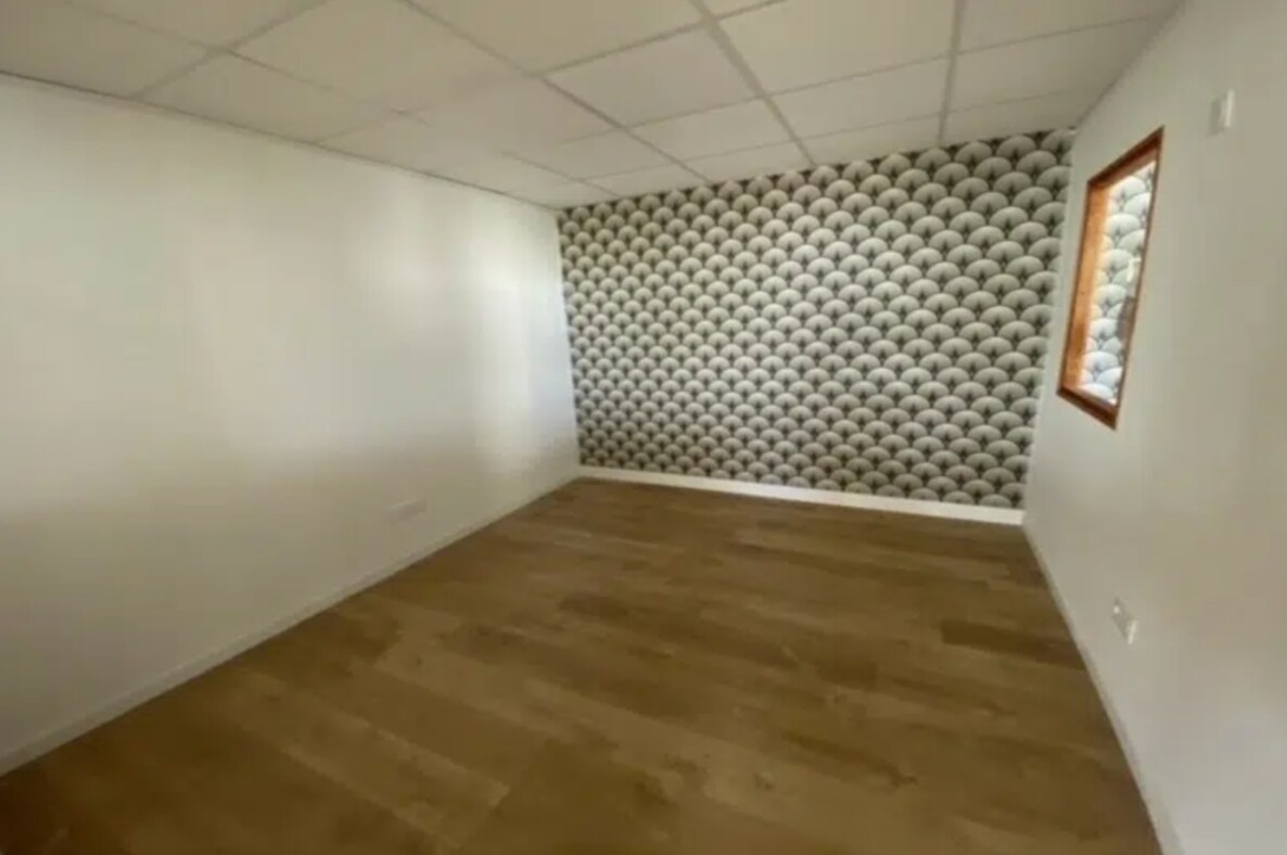 Office in Mauguio for lease Interior Photo- Image 1 of 5