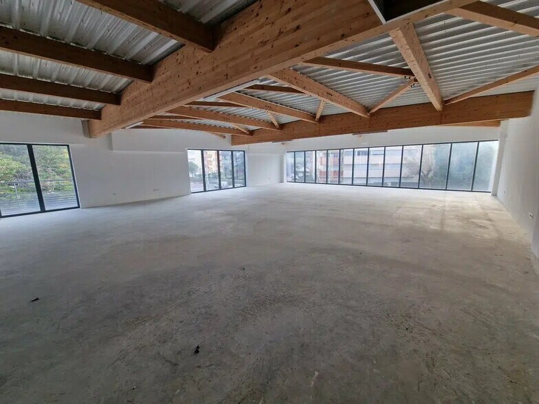 Office in Le Cannet for lease - Interior Photo - Image 2 of 7