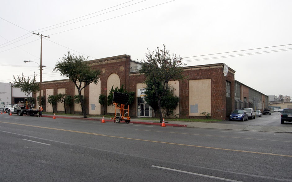 5075 S Santa Fe Ave, Vernon, CA for lease - Building Photo - Image 2 of 10