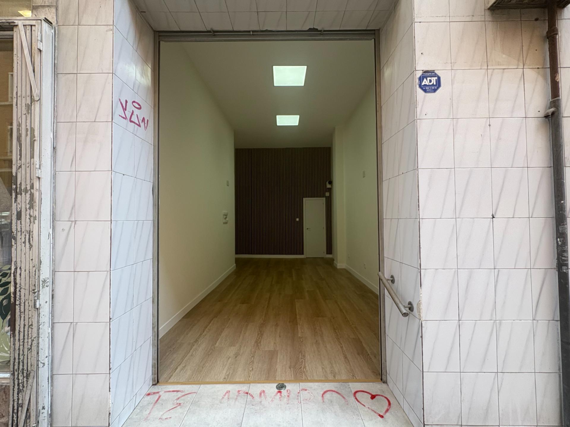Retail in Zaragoza, Zaragoza for lease Interior Photo- Image 1 of 21