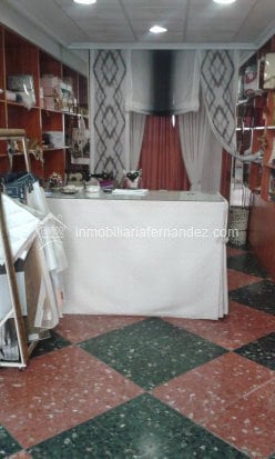 Retail in Cáceres for lease - Building Photo - Image 1 of 6