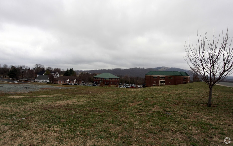 1405 Rolkin Ct, Charlottesville, VA for sale - Building Photo - Image 3 of 5