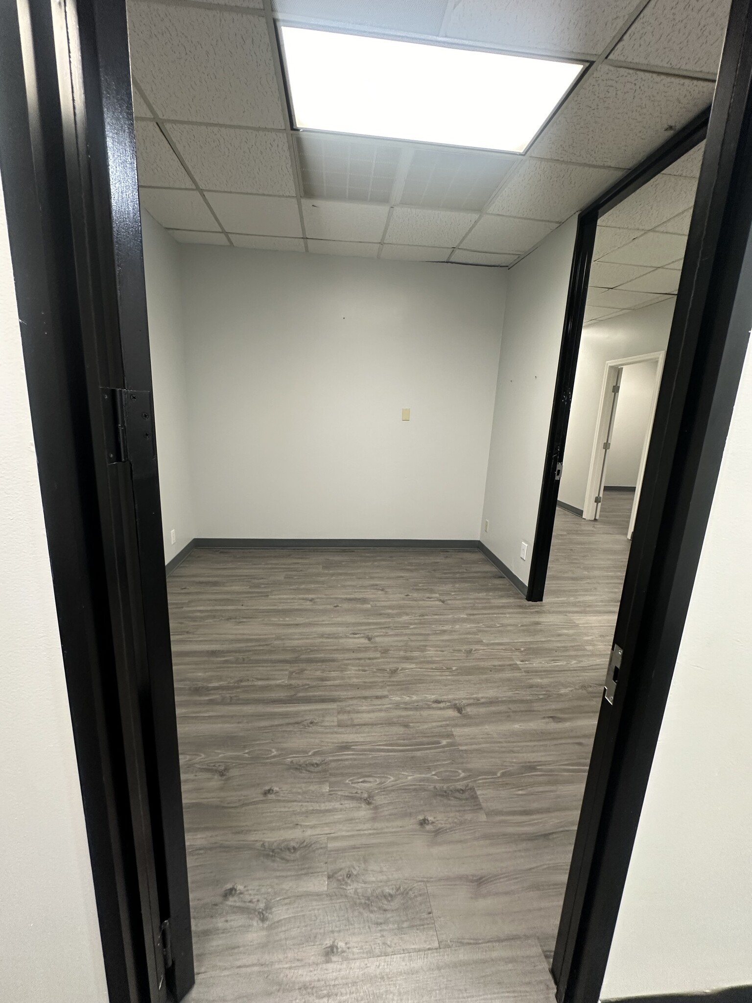 8121 Broadway St, Houston, TX for lease Interior Photo- Image 1 of 5